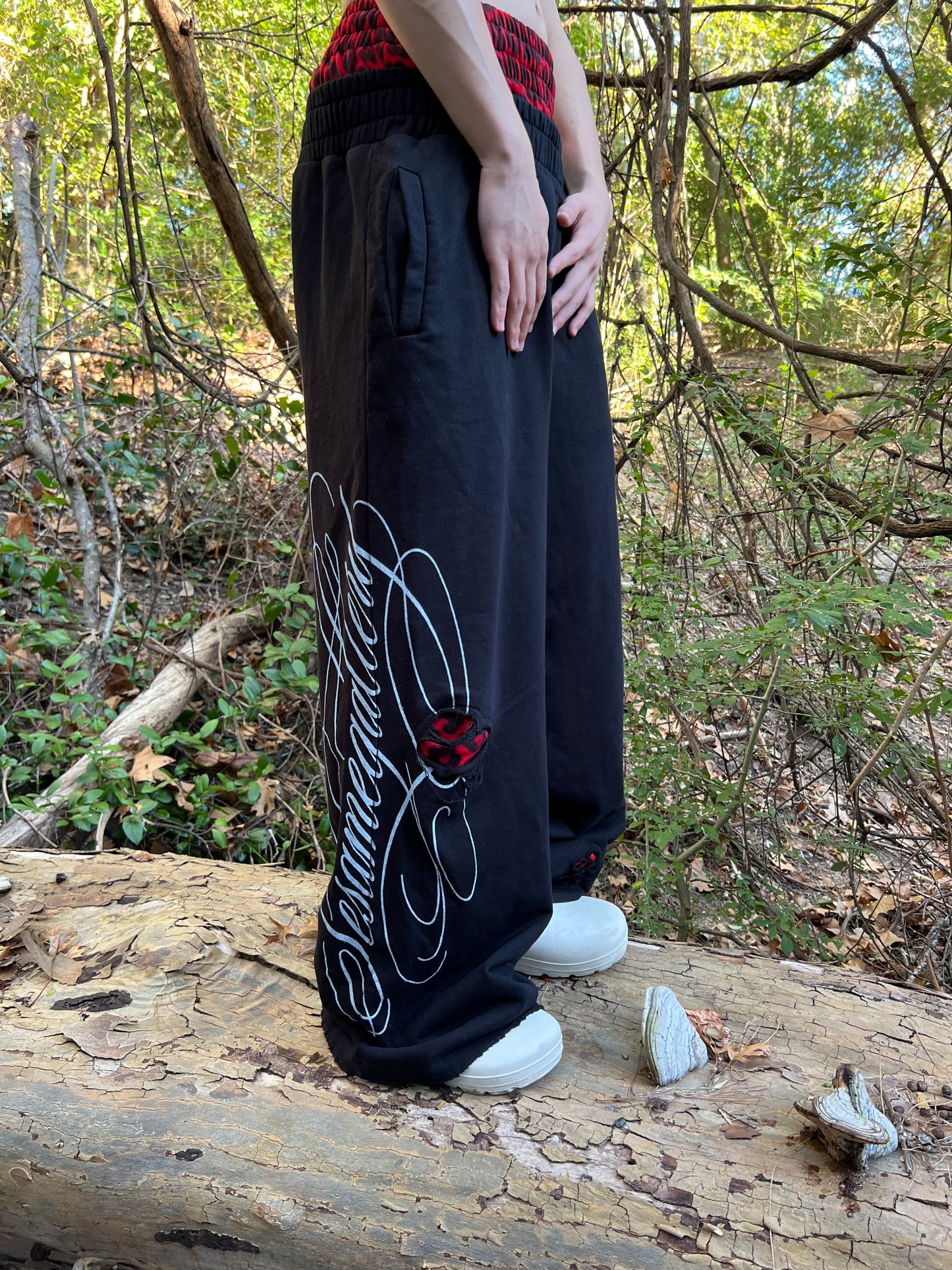 "signature" sweats black