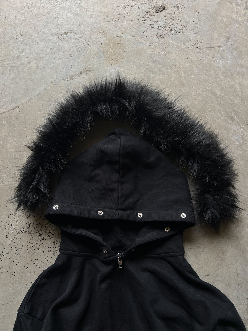 "signature II" fur hood zip up black