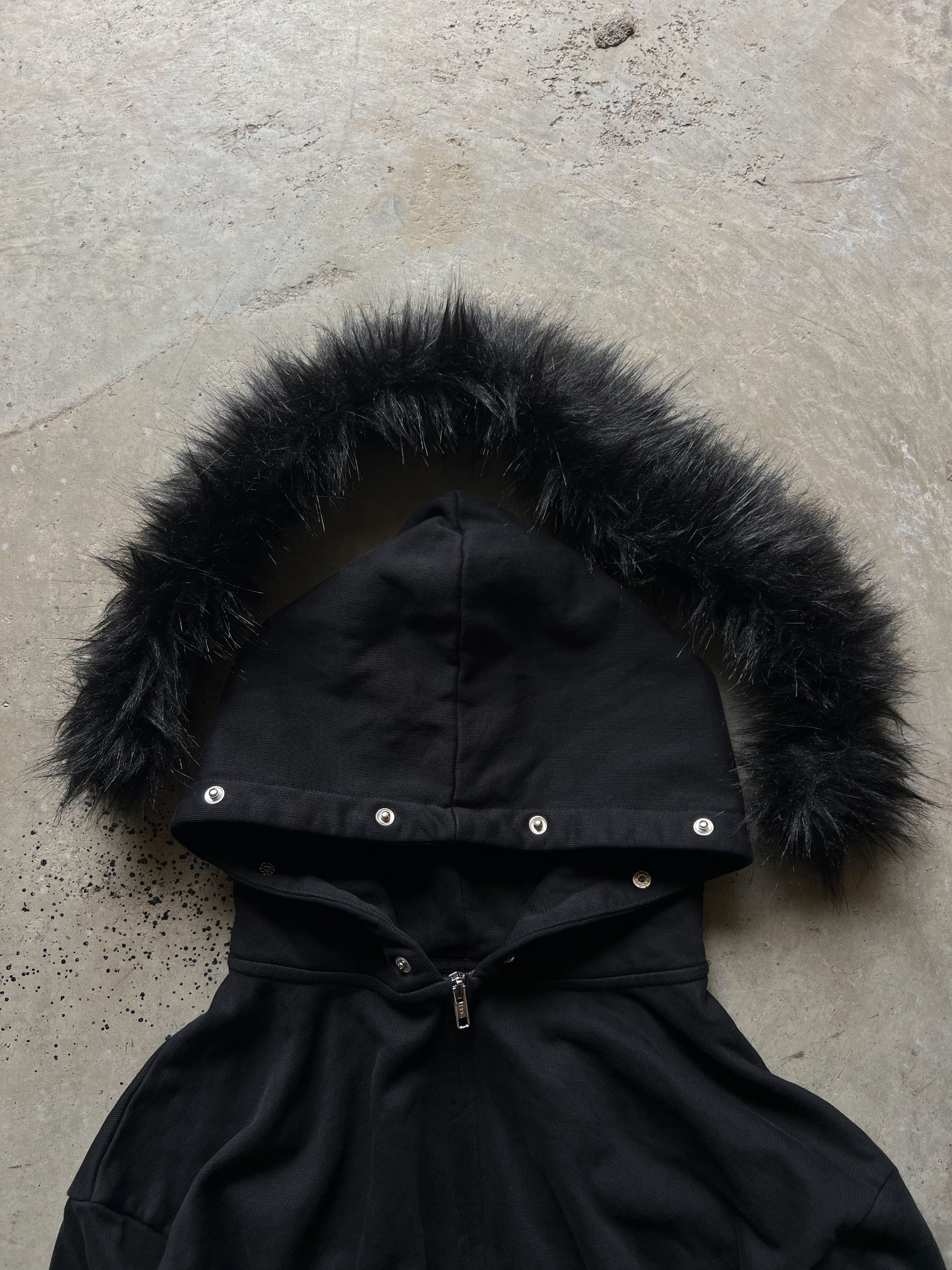 "signature II" fur hood zip up black